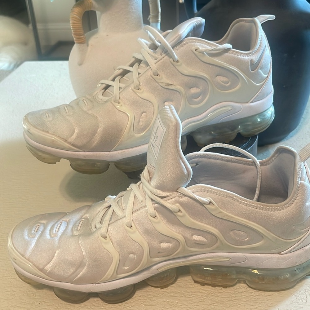 Nike Air VaporMax Flyknit 2 Sneakers